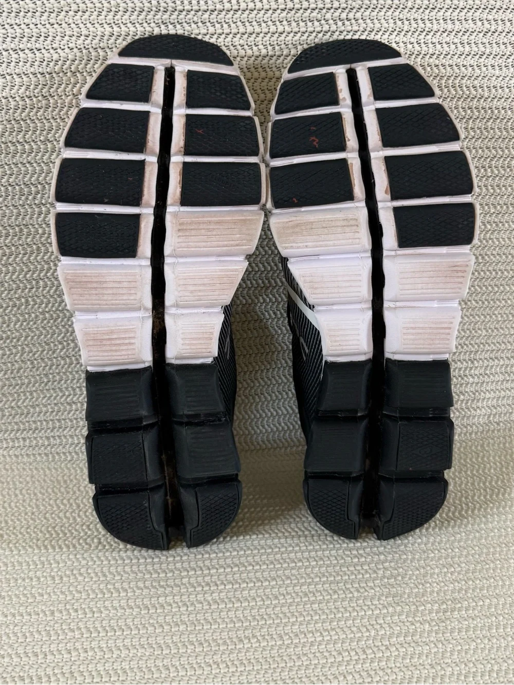 On Cloud X Men’s Size 10 Black White CloudTec Running Training Shoes Sneakers